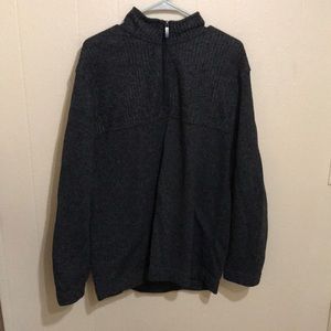 Men’s size L quarter-zip pullover